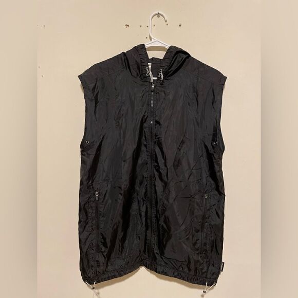 Fabletics Black Ventura Windbreaker Vest Hooded Packable Lightweight Travel - Picture 5 of 9